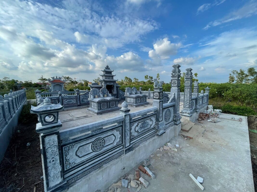 Lăng mộ đá hoa văn đẹp