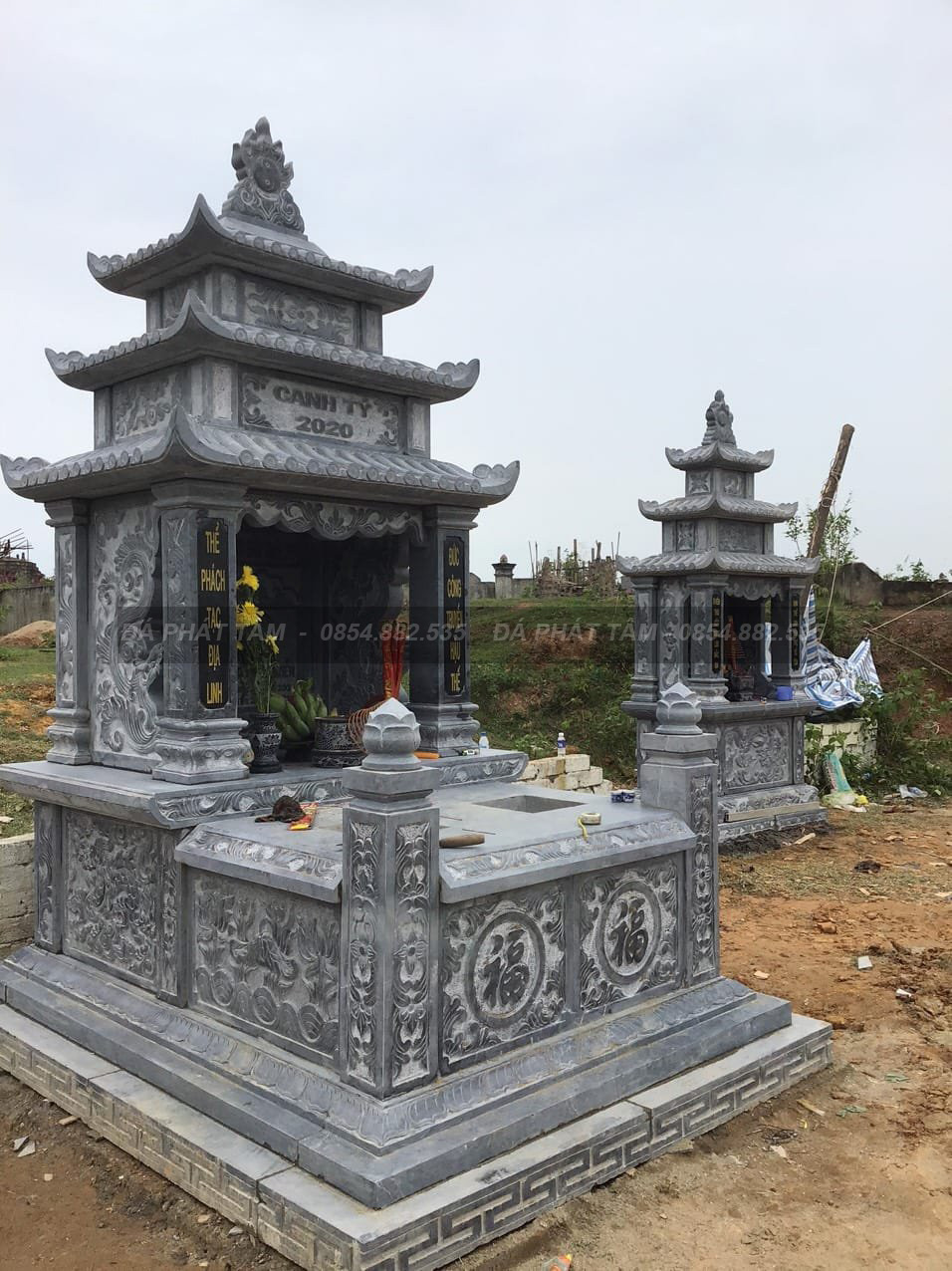 Khám phá vẻ đẹp mộ đá ba mái – Biểu tượng của sự bền vững và hiếu nghĩa- Mo da 3 mai chuan phong thuy