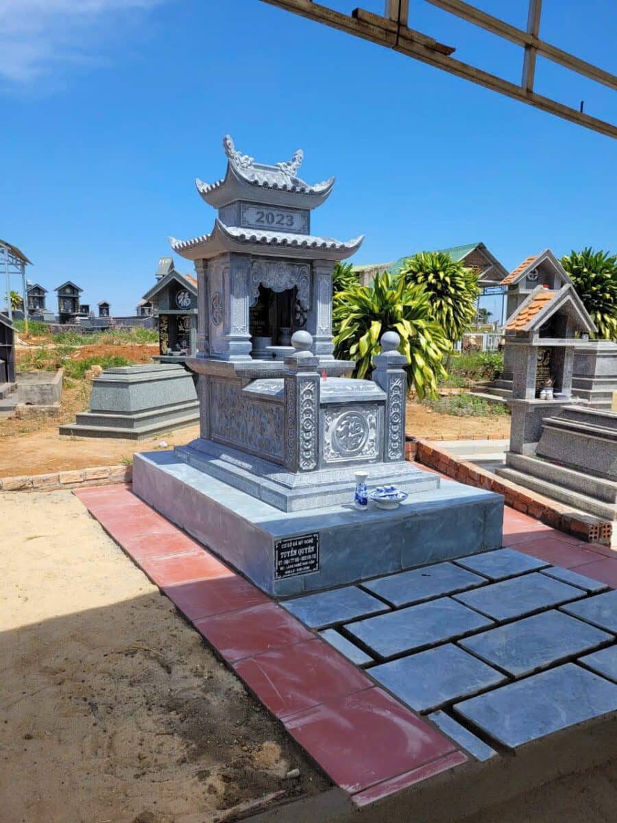Mộ đá hai mái hoa văn đẹp