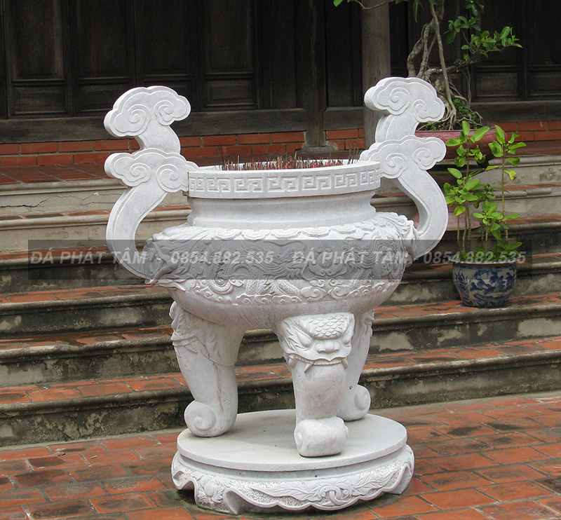 Đồ Thờ Đá Trong Khu Lăng Mộ – Sự Kết Nối Giữa Truyền Thống Và Tâm Linh Hiện Đại- 4 1