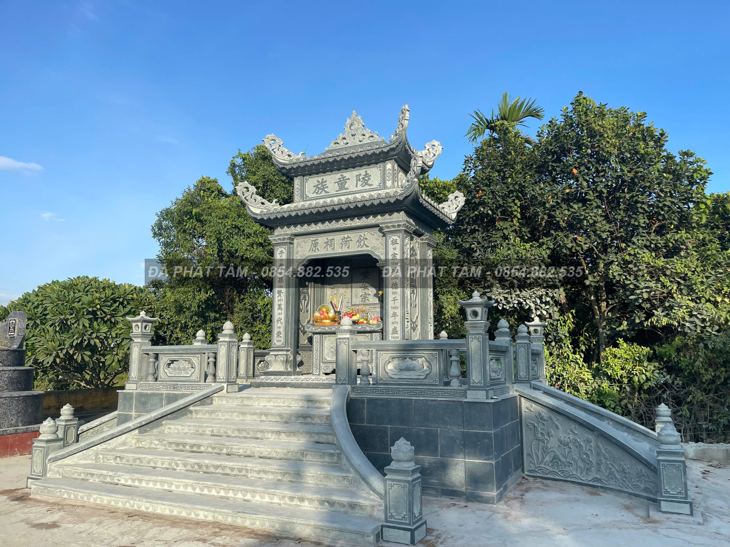 Lăng Thờ Đá Xanh Rêu