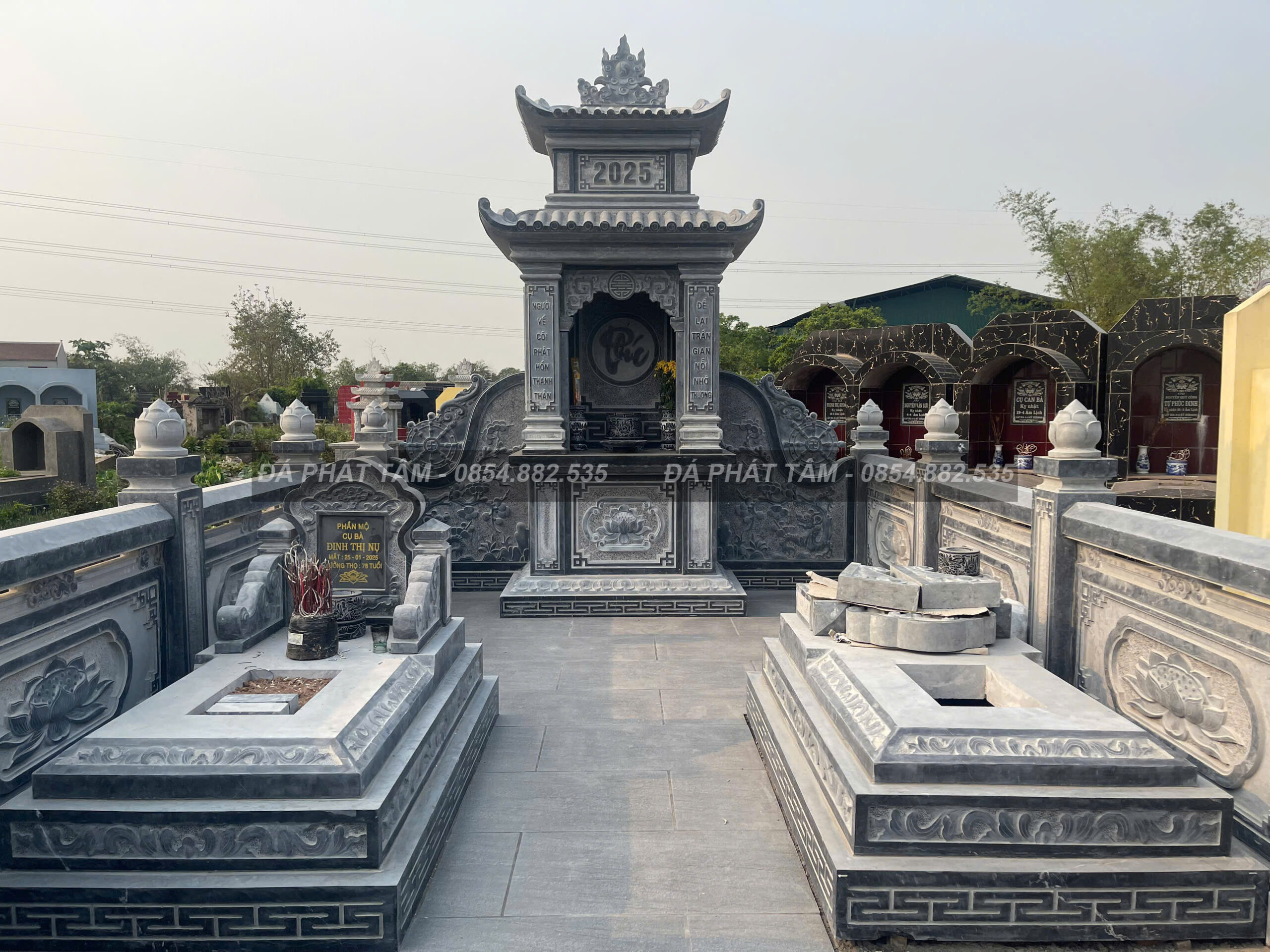 Lăng Thờ Chính Đá Xanh Đen Lăng Thờ Chính Đá Xanh Đen