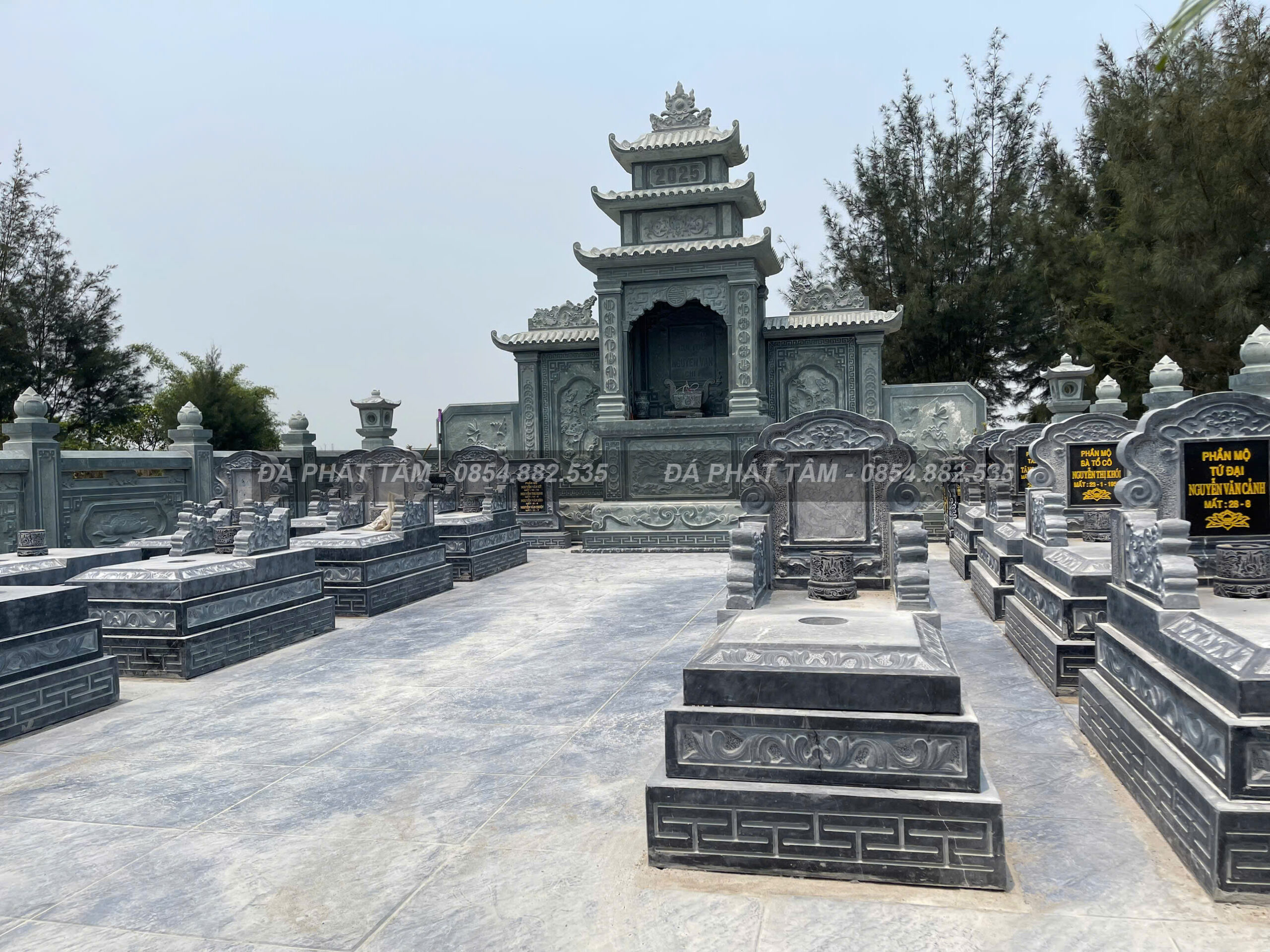 Khu Lăng Mộ Đá Tam Cấp