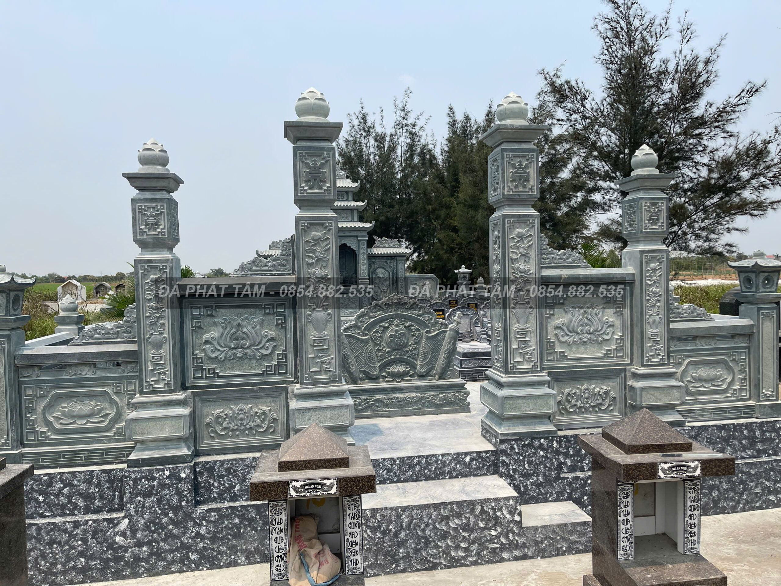Cổng - Hàng Rào - Cuốn Thư Của Khu Lăng Mộ Cổng - Hàng Rào - Cuốn Thư Của Khu Lăng Mộ