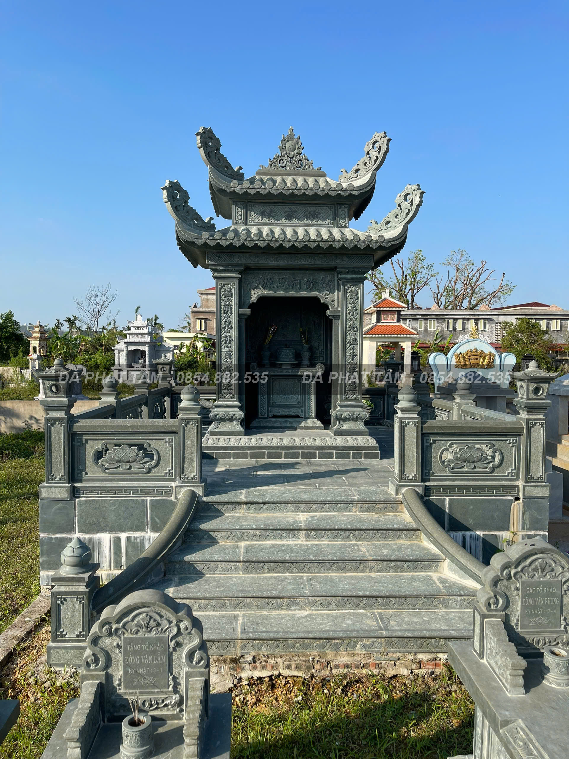 Lăng Thờ Chính Điêu Khắc Hoa Văn Tinh Xảo Lăng Thờ Chính Điêu Khắc Hoa Văn Tinh Xảo