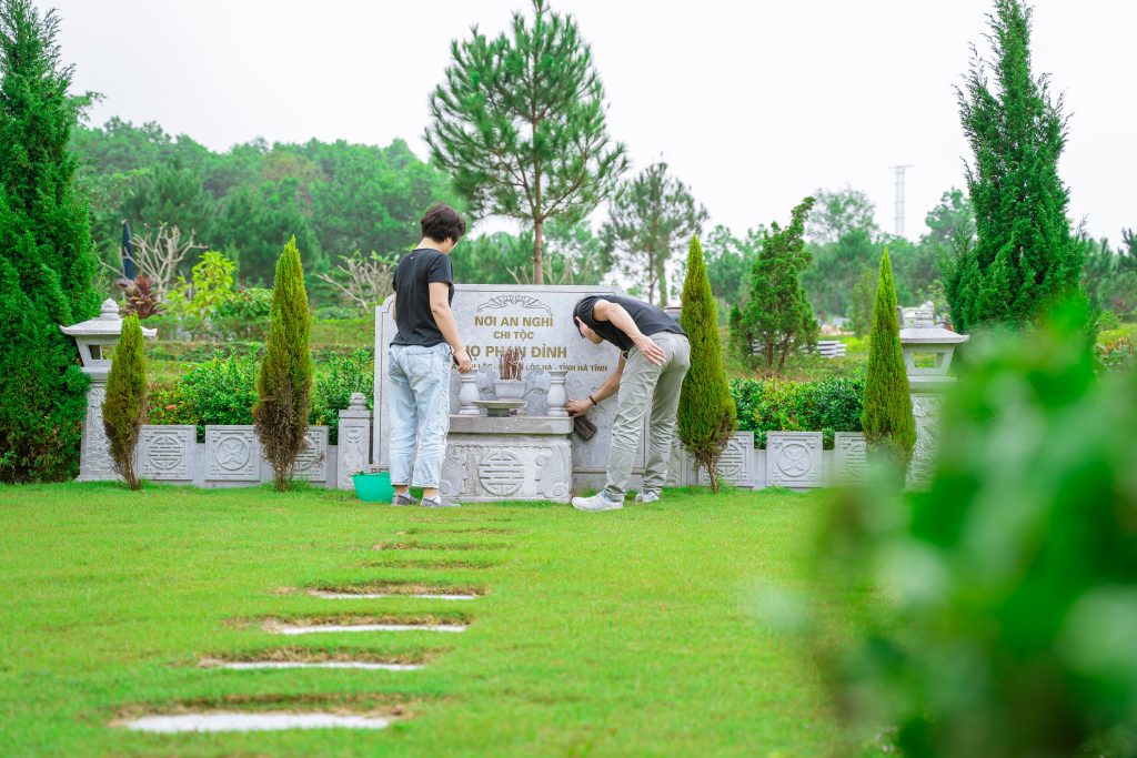 Động Thổ Xây Mộ: Cúng Gì, Đọc Văn Khấn Gì Để Mộ Phần Yên Ổn, Gia Đạo Bình An?- BO 02324 1024x683 2
