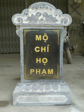 Bia Mộ Đá Tự Nhiên Có Đế Cho Khu Lăng Mộ Dòng Họ  – Chuẩn Phong Thuỷ – PT232
