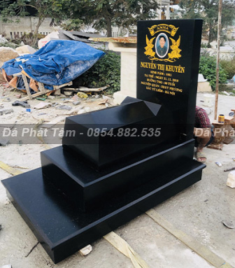 Mộ đá hoa cương màu đen nguyên khối không mái  – Chuẩn Phong Thuỷ – PT272
