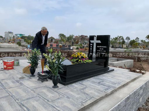 Mộ công giáo đá hoa cương đen nguyên khối trang trọng – Chuẩn Phong Thuỷ – PT432- Mau mo da Granite nguyen khoi DT MDG08 duoc Da My Nghe Duc Tam cung cap