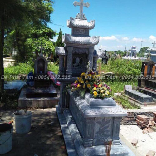 Mộ công giáo đá tự nhiên 2 mái, có thánh giá  – Chuẩn Phong Thuỷ – PT259