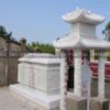 Mộ đá bành không ngai màu trắng – Chuẩn Phong Thuỷ – PT421- Mo da trang co mai 2 tang DT MDTA06 cao cap