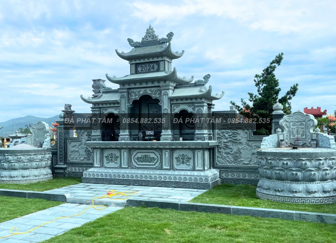 Khu Lăng Mộ Đá Xanh Rêu
