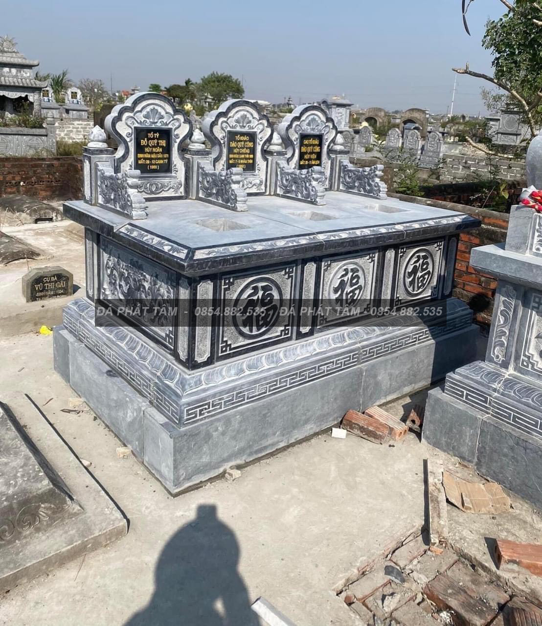 Mộ Đá Hậu Bành Đá Xanh Đen