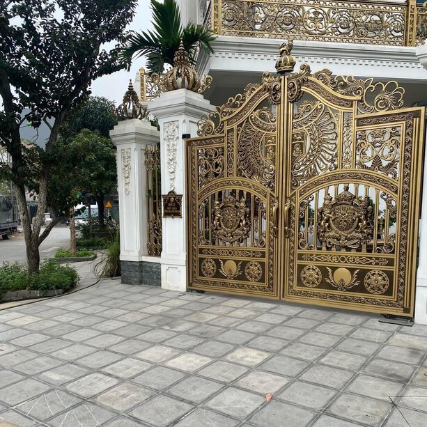 Vì sao đá lát sân tự nhiên đang “lên ngôi” trong thiết kế sân vườn hiện đại?- da xanh den bam mat tru vien 30x30cm 1 min