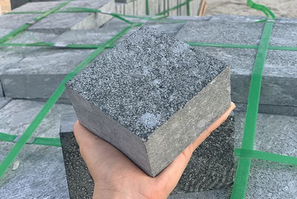 Đá lát sân tự nhiên là gì? Ưu điểm vượt trội so với gạch lát sân thông thường- da xanh lat san 7