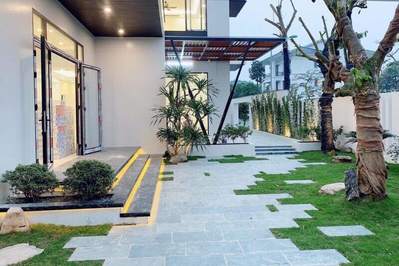 Đá xanh tự nhiên lát sân và nghệ thuật phối cảnh sân vườn mang phong cách Á Đông- gach lat san vuon 2 1