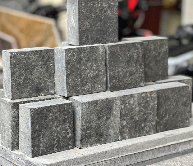 Đá xanh tự nhiên lát sân và nghệ thuật phối cảnh sân vườn mang phong cách Á Đông- khoi da cubic lat san vuon