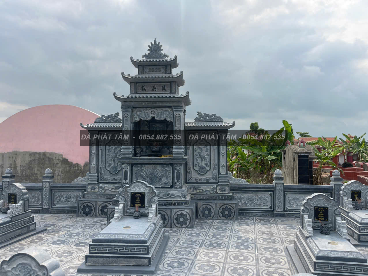 Khu Lăng Mộ Đá Quy Mô Lớn