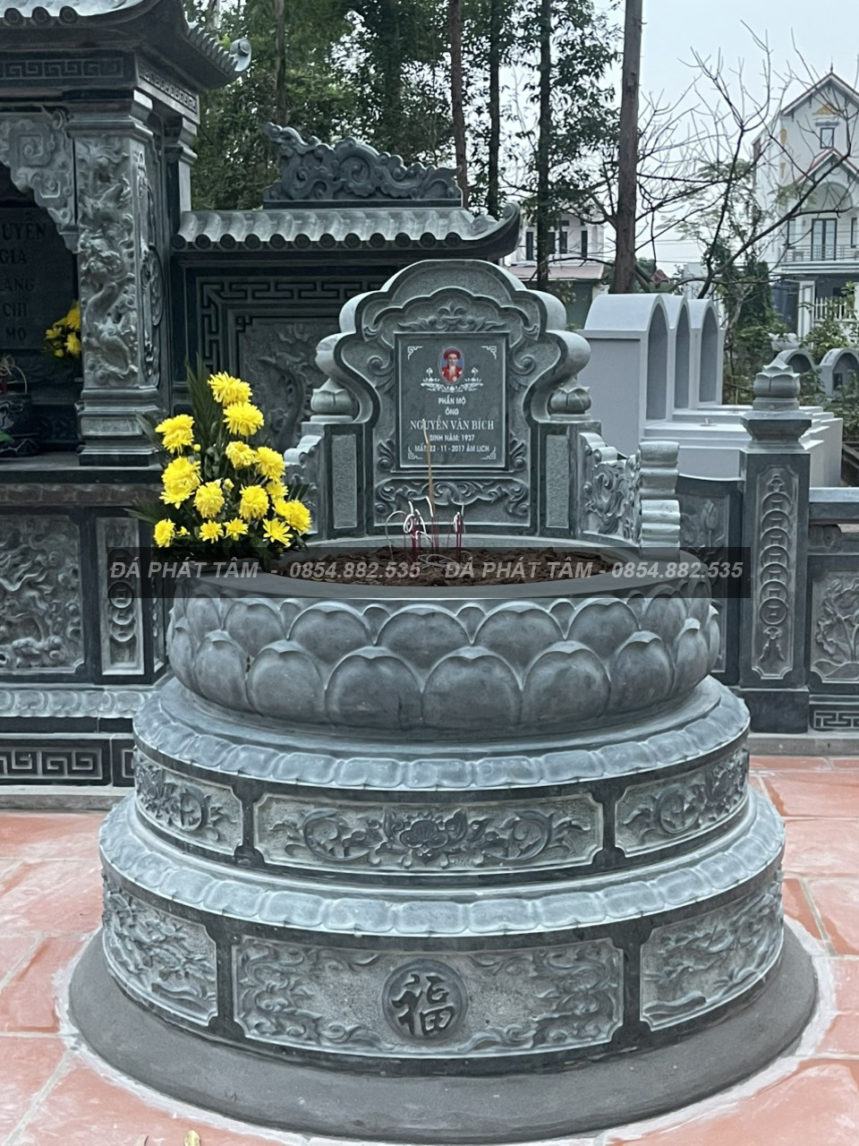 Mộ Tròn Đá Xanh Rêu