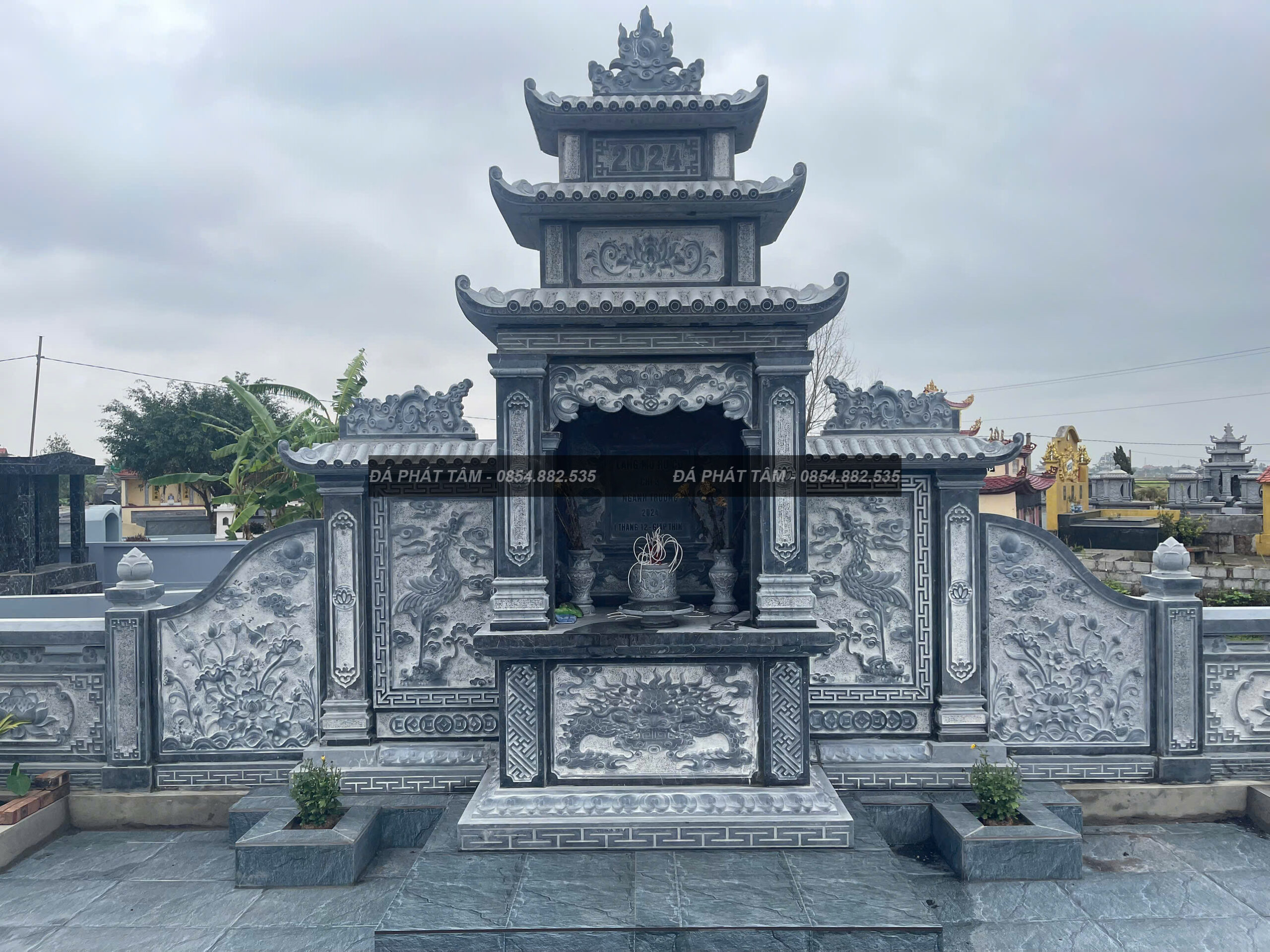 Lăng Thờ Ba Mái Đá Xanh Đen