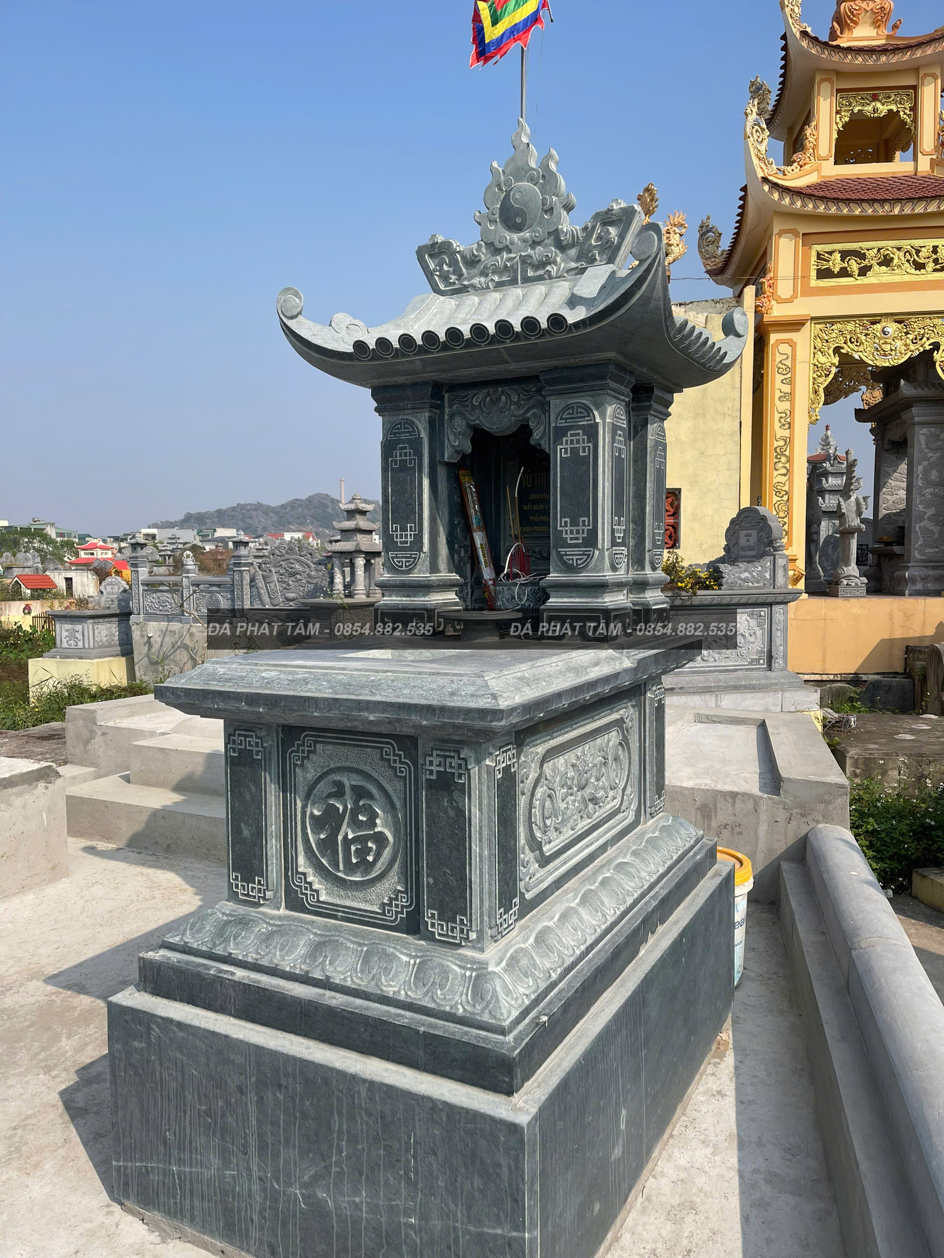 Mộ Một Mái Đá Xanh Rêu Cao Cấp