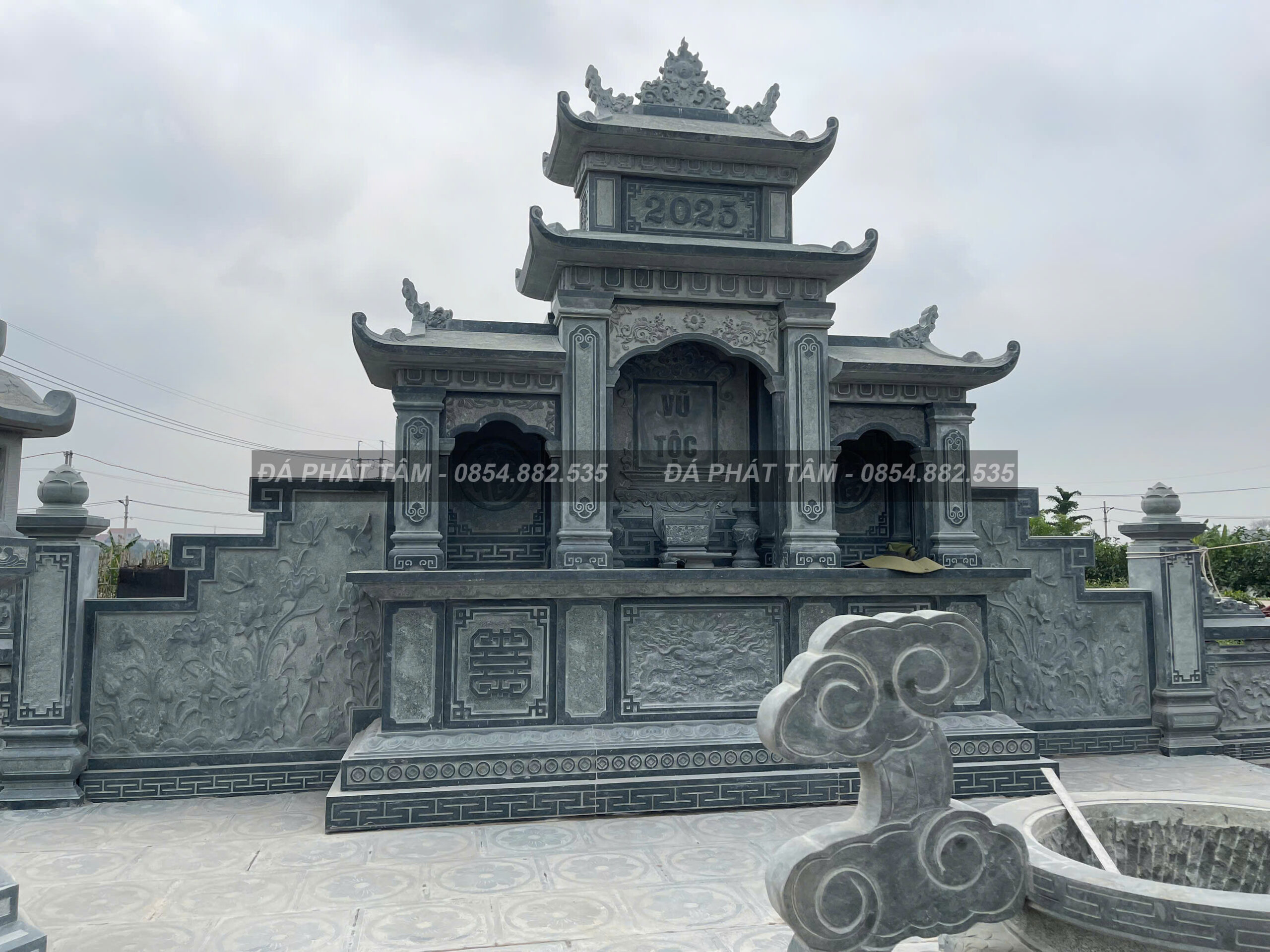 Lăng Thờ Hai Mái Đá Xanh Rêu Cao Cấp